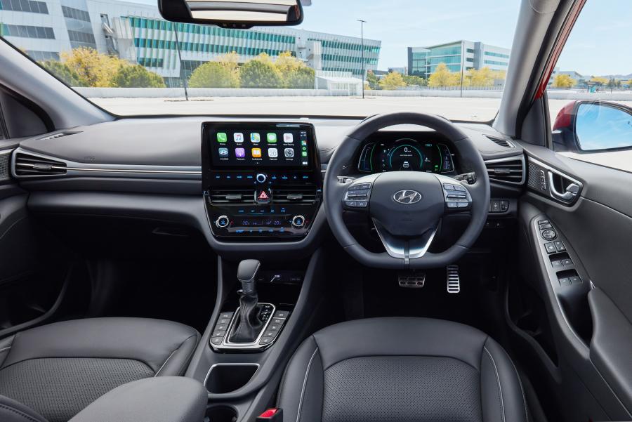 Торпедо Hyundai IONIQ Plug-in Hybrid (AE) 2019 года  (AU) (фото 26 из 33)